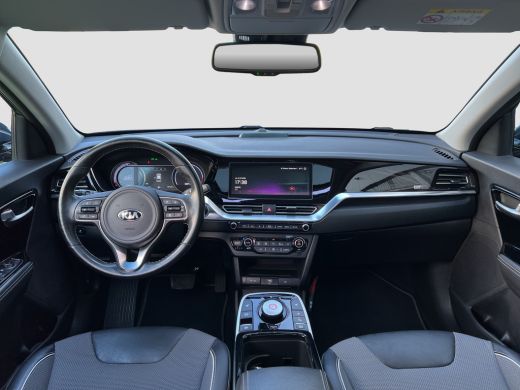 Kia e-Niro DynamicPlusLine 39 kWh 136pk | Camera | Carplay | Trekhaak | Adaptive cruise control | Schuifdak ... ActivLease financial lease