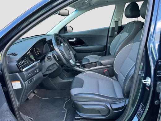 Kia e-Niro DynamicPlusLine 39 kWh 136pk | Camera | Carplay | Trekhaak | Adaptive cruise control | Schuifdak ... ActivLease financial lease