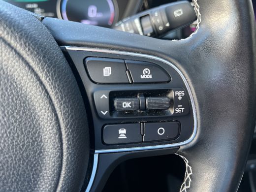 Kia e-Niro DynamicPlusLine 39 kWh 136pk | Camera | Carplay | Trekhaak | Adaptive cruise control | Schuifdak ... ActivLease financial lease