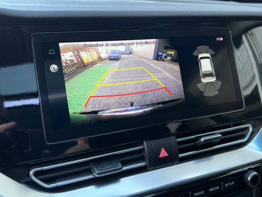 Kia e-Niro DynamicPlusLine 39 kWh 136pk | Camera | Carplay | Trekhaak | Adaptive cruise control | Schuifdak ... ActivLease financial lease