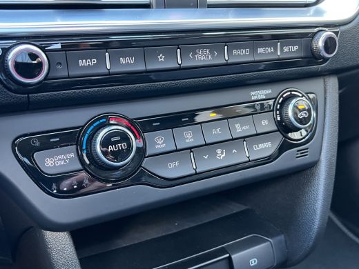 Kia e-Niro DynamicPlusLine 39 kWh 136pk | Camera | Carplay | Trekhaak | Adaptive cruise control | Schuifdak ... ActivLease financial lease
