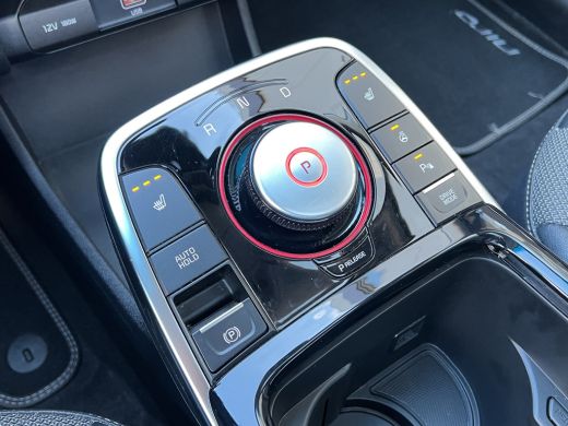 Kia e-Niro DynamicPlusLine 39 kWh 136pk | Camera | Carplay | Trekhaak | Adaptive cruise control | Schuifdak ... ActivLease financial lease