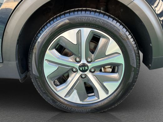Kia e-Niro DynamicPlusLine 39 kWh 136pk | Camera | Carplay | Trekhaak | Adaptive cruise control | Schuifdak ... ActivLease financial lease