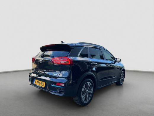 Kia e-Niro DynamicPlusLine 39 kWh 136pk | Camera | Carplay | Trekhaak | Adaptive cruise control | Schuifdak ... ActivLease financial lease