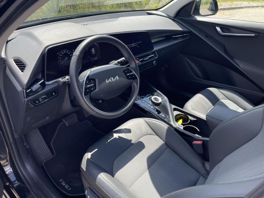 Kia Niro EV Edition 64.8 kWh | SOH 97,7% | Stoel en stuur verwarming | Achteruitrijcamera | ActivLease financial lease
