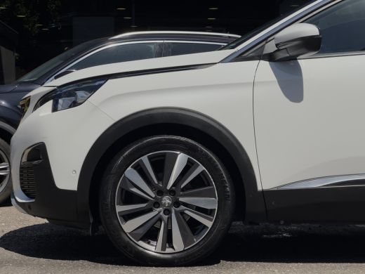 Peugeot 5008 1.2 AUT8 PREMIUM AVANTAGE 7 PERS PANODAK LEDER NAVI CAMERA  DIGI-DASH APPLE-CARPLAY LED LMV PDC ActivLease financial lease