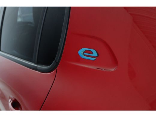 Peugeot e-208 EV GT 350 50 kWh | SoH 100% | Cruise Control | Panoramadak | Camera | Carplay | Navi | Climate | ... ActivLease financial lease