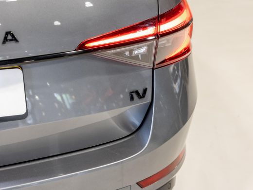 Skoda Superb Combi 1.4 TSI iV Sportline Business / 218pk / Trekhaak / Stoel en stuur verwarming / ActivLease financial lease