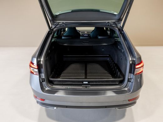 Skoda Superb Combi 1.4 TSI iV Sportline Business / 218pk / Trekhaak / Stoel en stuur verwarming / ActivLease financial lease