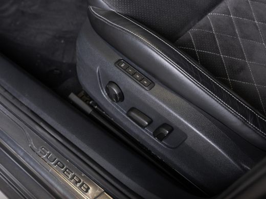 Skoda Superb Combi 1.4 TSI iV Sportline Business / 218pk / Trekhaak / Stoel en stuur verwarming / ActivLease financial lease