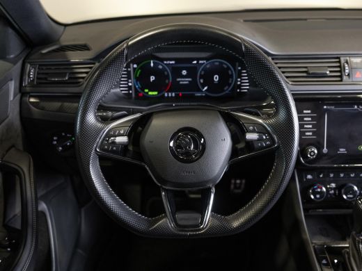 Skoda Superb Combi 1.4 TSI iV Sportline Business / 218pk / Trekhaak / Stoel en stuur verwarming / ActivLease financial lease