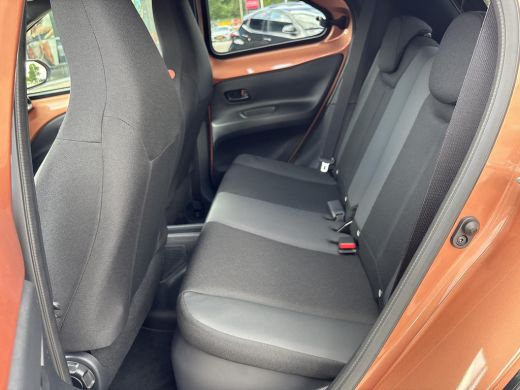 Toyota Aygo Hybrid 115 envy | JBL-Audio | Stoelverwarming | Parkeersensoren | ActivLease financial lease