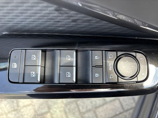 Toyota Urban Cruiser Dynamic 61 kWh | &euro; 2.500 extra inruilwaarde | ActivLease financial lease