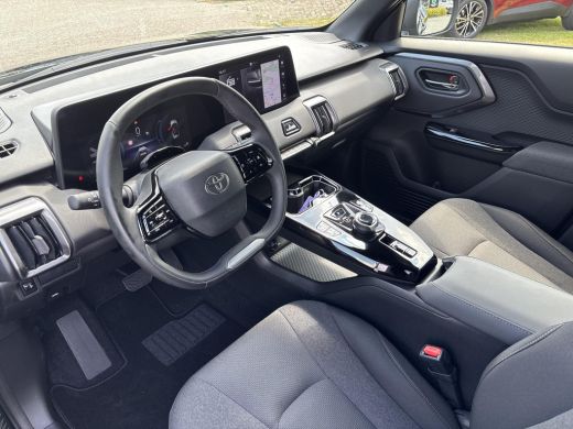 Toyota Urban Cruiser Dynamic 61 kWh | &euro; 2.500 extra inruilwaarde | ActivLease financial lease