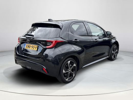 Toyota Yaris 1.5 Hybrid 130 Executive **STOEL- EN STUURVERWARMING/ PARKEERSENSOREN/ DODEHOEK DETECTIE** ActivLease financial lease