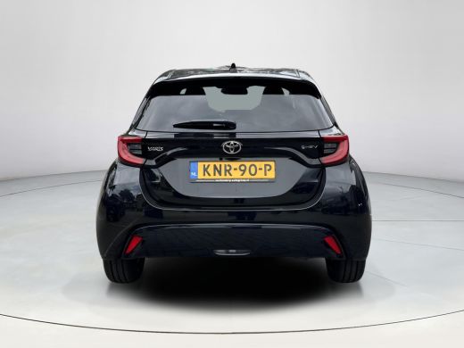 Toyota Yaris 1.5 Hybrid 130 Executive **STOEL- EN STUURVERWARMING/ PARKEERSENSOREN/ DODEHOEK DETECTIE** ActivLease financial lease