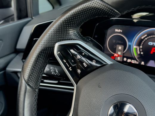 Volkswagen Golf 1.4 eHybride GTE PANODAK LEDER NAVI CAMERA DIGI-DASH APPLE-CARPLAY ActivLease financial lease