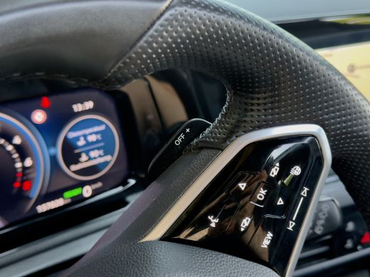 Volkswagen Golf 1.4 eHybride GTE PANODAK LEDER NAVI CAMERA DIGI-DASH APPLE-CARPLAY ActivLease financial lease