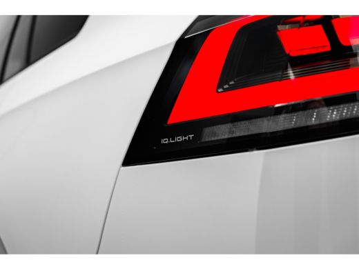 Volkswagen Golf Variant 1.5 eTSI R-Line Edition 115pk DSG/AUTO | Achteruitrijcamera | Airco (automatisch) | Apple... ActivLease financial lease