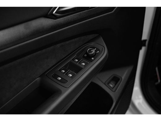 Volkswagen Golf Variant 1.5 eTSI R-Line Edition 115pk DSG/AUTO | Achteruitrijcamera | Airco (automatisch) | Apple... ActivLease financial lease