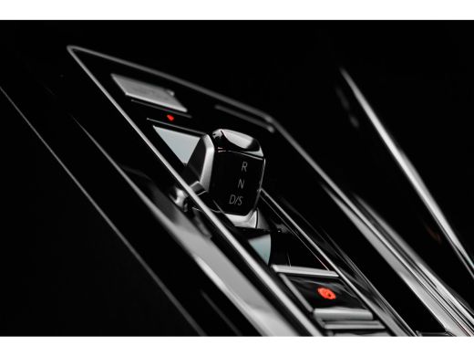 Volkswagen Golf Variant 1.5 eTSI R-Line Edition 115pk DSG/AUTO | Achteruitrijcamera | Airco (automatisch) | Apple... ActivLease financial lease