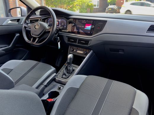 Volkswagen Polo 1.0 TSI AUT7 R-LINE HIGHLINE NAVI DIGI-DASH APPLE-CARPLAY LED LMV PDC ActivLease financial lease