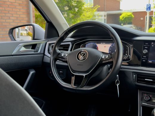 Volkswagen Polo 1.0 TSI AUT7 R-LINE HIGHLINE NAVI DIGI-DASH APPLE-CARPLAY LED LMV PDC ActivLease financial lease