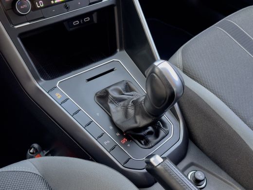 Volkswagen Polo 1.0 TSI AUT7 R-LINE HIGHLINE NAVI DIGI-DASH APPLE-CARPLAY LED LMV PDC ActivLease financial lease