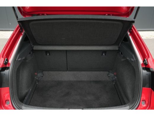 Volkswagen Taigo 1.0 TSI R-Line Business | Camera | Carplay | IQ.Light | Adaptive Cruise ActivLease financial lease