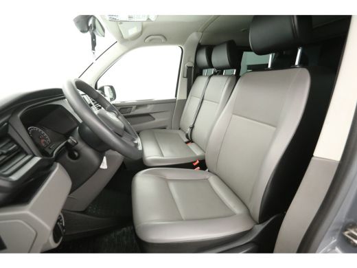 Volkswagen Transporter 2.0 TDI L2H1 | DC | 6 Zits | Airco | Camera | Trekhaak | Carplay ActivLease financial lease