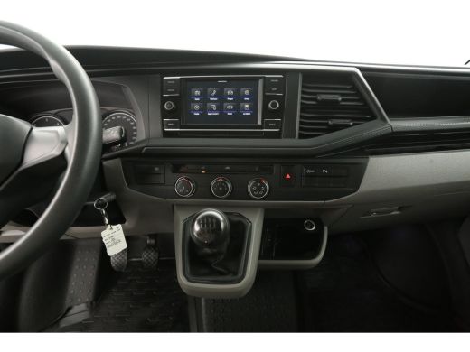Volkswagen Transporter 2.0 TDI L2H1 | DC | 6 Zits | Airco | Camera | Trekhaak | Carplay ActivLease financial lease