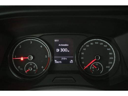Volkswagen Transporter 2.0 TDI L2H1 | DC | 6 Zits | Airco | Camera | Trekhaak | Carplay ActivLease financial lease
