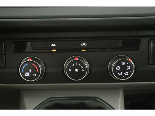Volkswagen Transporter 2.0 TDI L2H1 | DC | 6 Zits | Airco | Camera | Trekhaak | Carplay ActivLease financial lease