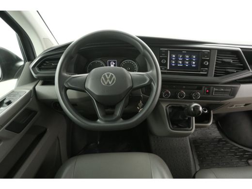 Volkswagen Transporter 2.0 TDI L2H1 | DC | 6 Zits | Airco | Camera | Trekhaak | Carplay ActivLease financial lease