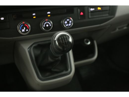 Volkswagen Transporter 2.0 TDI L2H1 | DC | 6 Zits | Airco | Camera | Trekhaak | Carplay ActivLease financial lease