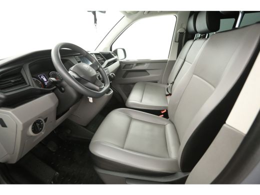 Volkswagen Transporter 2.0 TDI L2H1 | DC | 6 Zits | Airco | Camera | Trekhaak | Carplay ActivLease financial lease