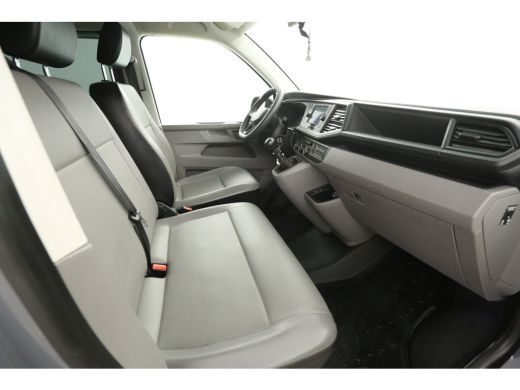 Volkswagen Transporter 2.0 TDI L2H1 | DC | 6 Zits | Airco | Camera | Trekhaak | Carplay ActivLease financial lease
