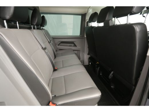 Volkswagen Transporter 2.0 TDI L2H1 | DC | 6 Zits | Airco | Camera | Trekhaak | Carplay ActivLease financial lease