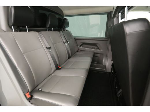 Volkswagen Transporter 2.0 TDI L2H1 | DC | 6 Zits | Airco | Camera | Trekhaak | Carplay ActivLease financial lease