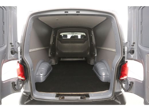 Volkswagen Transporter 2.0 TDI L2H1 | DC | 6 Zits | Airco | Camera | Trekhaak | Carplay ActivLease financial lease