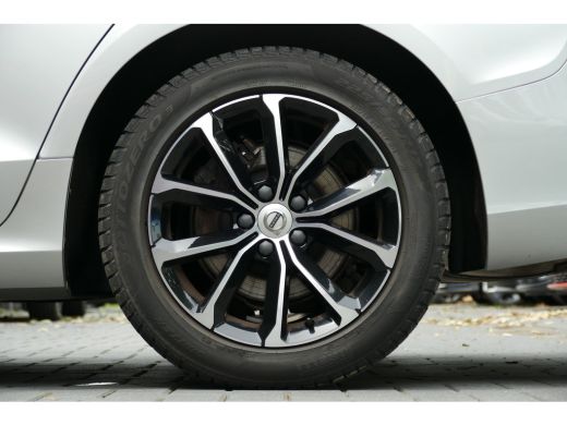 Volvo  V60 2.0 B3 MOMENTUM ADVANTAGE / CAMERA / LED / 17"LMV / NAVI / CLIMA / PDC / BLUETOOTH / CRUISECONTRO... ActivLease financial lease