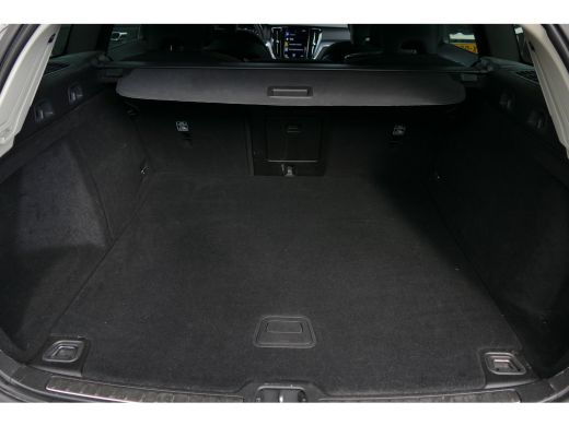 Volvo  V60 2.0 B3 MOMENTUM ADVANTAGE / CAMERA / LED / 17"LMV / NAVI / CLIMA / PDC / BLUETOOTH / CRUISECONTRO... ActivLease financial lease