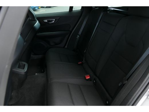 Volvo  V60 2.0 B3 MOMENTUM ADVANTAGE / CAMERA / LED / 17"LMV / NAVI / CLIMA / PDC / BLUETOOTH / CRUISECONTRO... ActivLease financial lease
