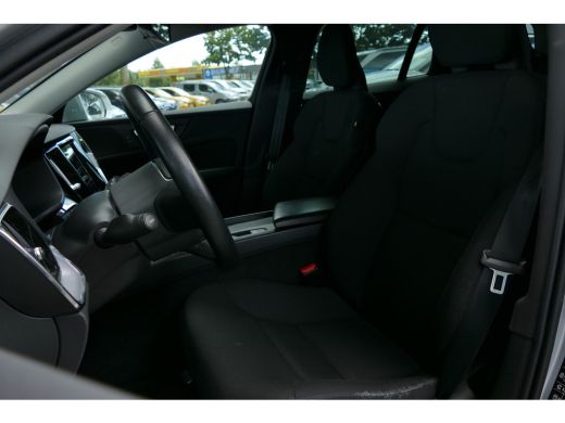 Volvo  V60 2.0 B3 MOMENTUM ADVANTAGE / CAMERA / LED / 17"LMV / NAVI / CLIMA / PDC / BLUETOOTH / CRUISECONTRO... ActivLease financial lease