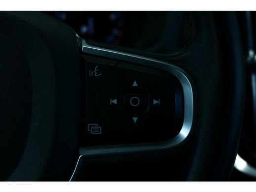 Volvo  V60 2.0 B3 MOMENTUM ADVANTAGE / CAMERA / LED / 17"LMV / NAVI / CLIMA / PDC / BLUETOOTH / CRUISECONTRO... ActivLease financial lease