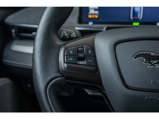 Ford Mustang Mach-E Mach-E RWD 75 kWh | 100% dealer o.h. | SOH 95% | Panoramadak | BTW auto | Leder | Elec. achterkle... ActivLease financial lease