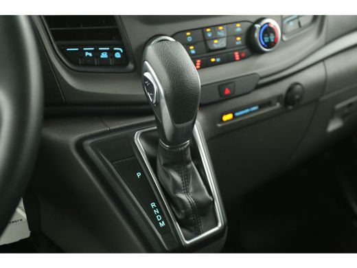Ford Transit Custom 2.0 TDCI L2H1 | DC | 6 Zits | Aut. | Airco | Cruise | Camera | Trekhaak | Carplay | 2xSchuifdeur ActivLease financial lease