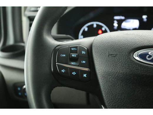 Ford Transit Custom 2.0 TDCI L2H1 | DC | 6 Zits | Aut. | Airco | Cruise | Camera | Trekhaak | Carplay | 2xSchuifdeur ActivLease financial lease