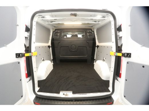 Ford Transit Custom 2.0 TDCI L2H1 | DC | 6 Zits | Aut. | Airco | Cruise | Camera | Trekhaak | Carplay | 2xSchuifdeur ActivLease financial lease