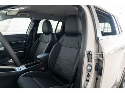 Jeep Avenger Summit 54 kWh | SOH 97% | Warmtepomp | Camera | Apple Carplay & Android Auto | Climate Controle |... ActivLease financial lease